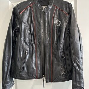 Women’s Harley Davison, leather jacket with liner inside pockets& outside pocket